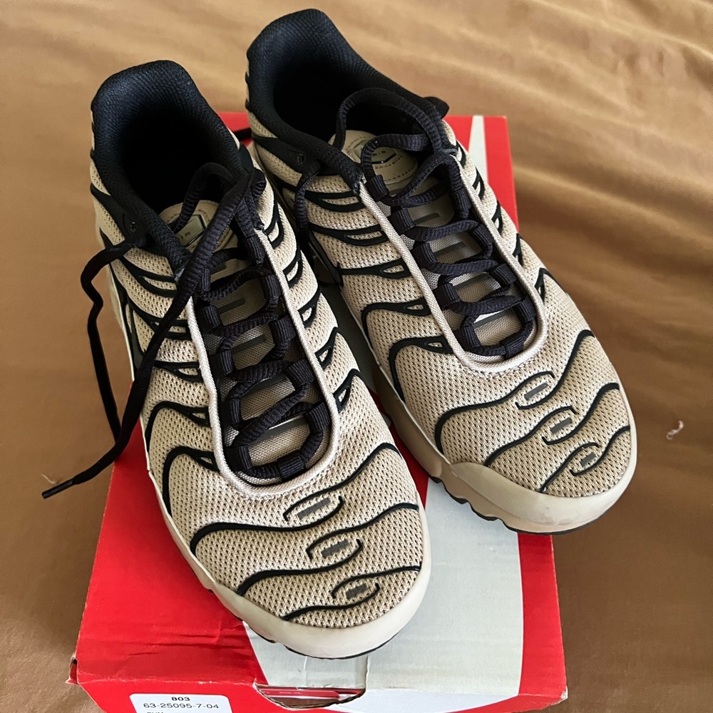 Nike Air Max Plus (GS) Size 4Y